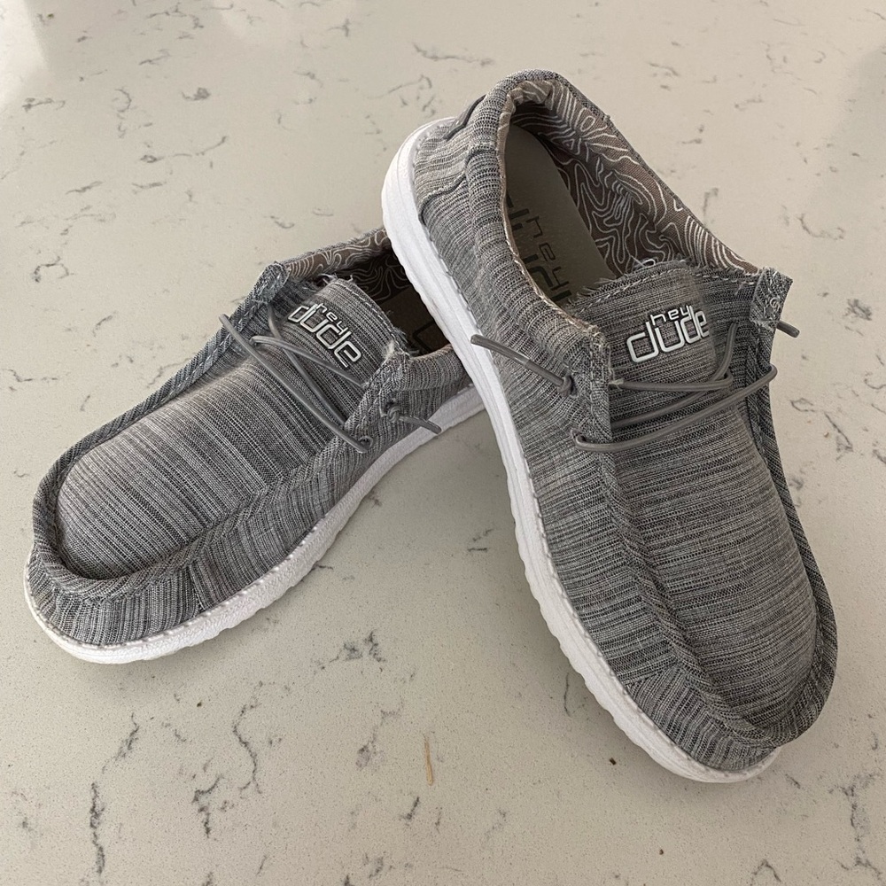 Hey Dude Wally Youth Boys Size 6 Grey Slip on Shoes